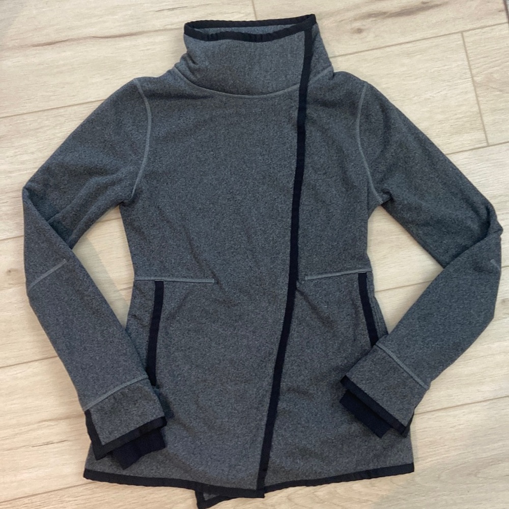 Ivivva by Lululemon fleece wrap mock neck grey girls size 12 sweater jacket